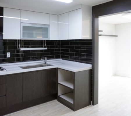 수원 매탄동 성일아파트 인테리어 | 공간 확장과 실용성을 고려한 블랙&화이트 컨셉 시공