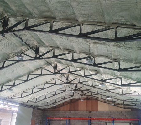 택배물류창고 천장 경질우레탄폼 단열시공 – 완벽한 단열성능으로 냉난방비 절감 실현