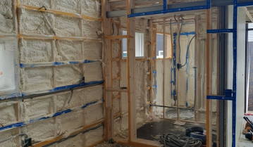 우레탄폼 단열뿜칠로 벽과 천장 전체 단열성능 강화전원주택은 외기에 직접 노출되는 면적이 넓어 주택단열이 매우 중요합니다. 이번..