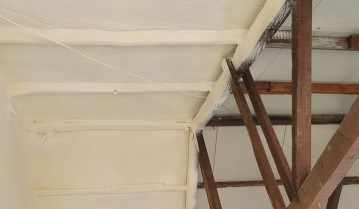 경기도 용인시 기흥구에 위치한 공장 내부에서 진행된 이번 단열공사는 기존 단열이 전혀 이루어지지 않은 골데크천장 구조에서 발생..