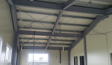 남안성 현장에서 진행한 이번 우레탄폼 단열시공은 철골 구조(빔/기둥)와 샌드위치패널 내벽이 있는 공장·상가 형태의 공간을 대상..