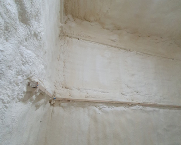 냉동창고 단열 전문 경질우레탄폼 뿜칠…